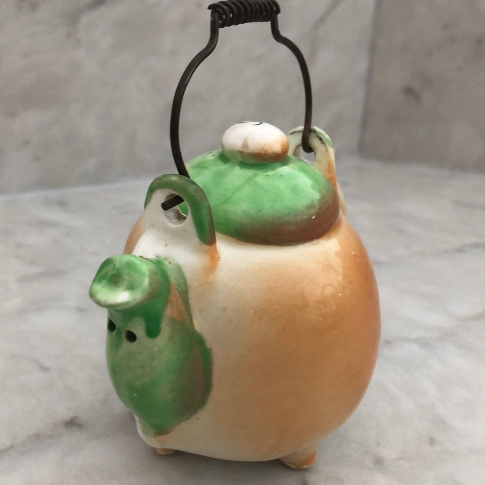 Vintage Japan baseball hat teddy bear teapot salt shaker w metal teapot handle - Picture 6 of 8